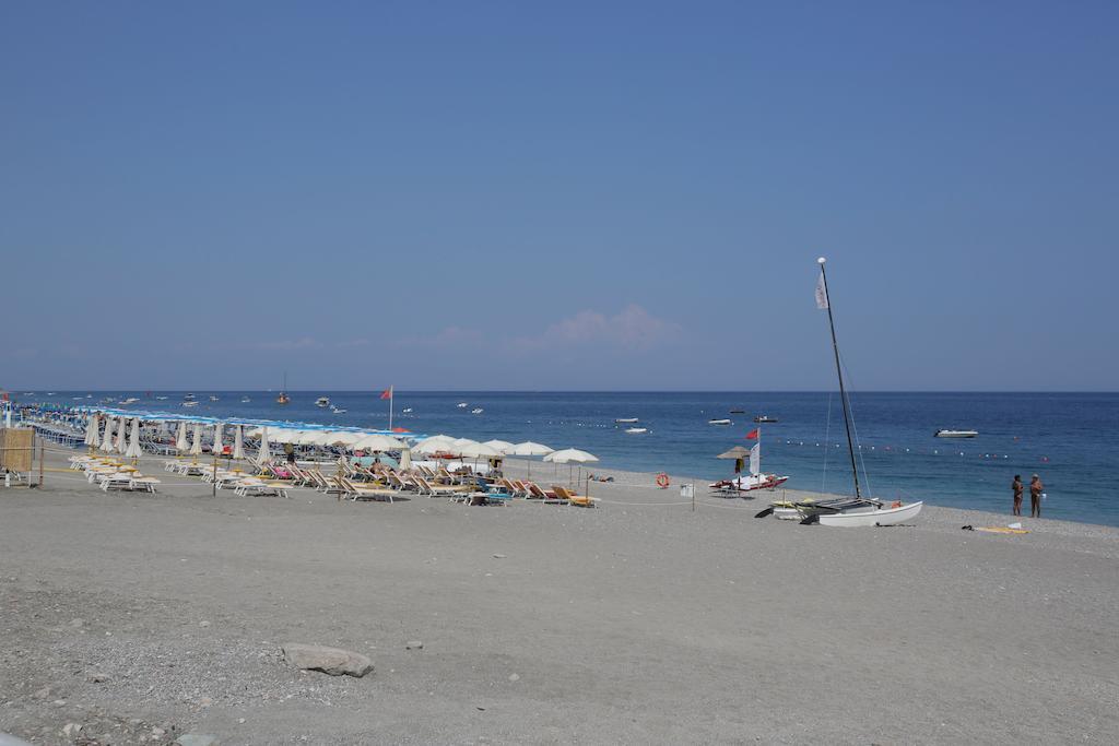 Appartamento Topazio Letojanni Buitenkant foto